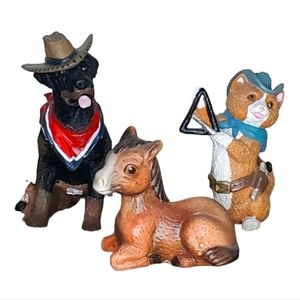 Knickknacks.Set of three